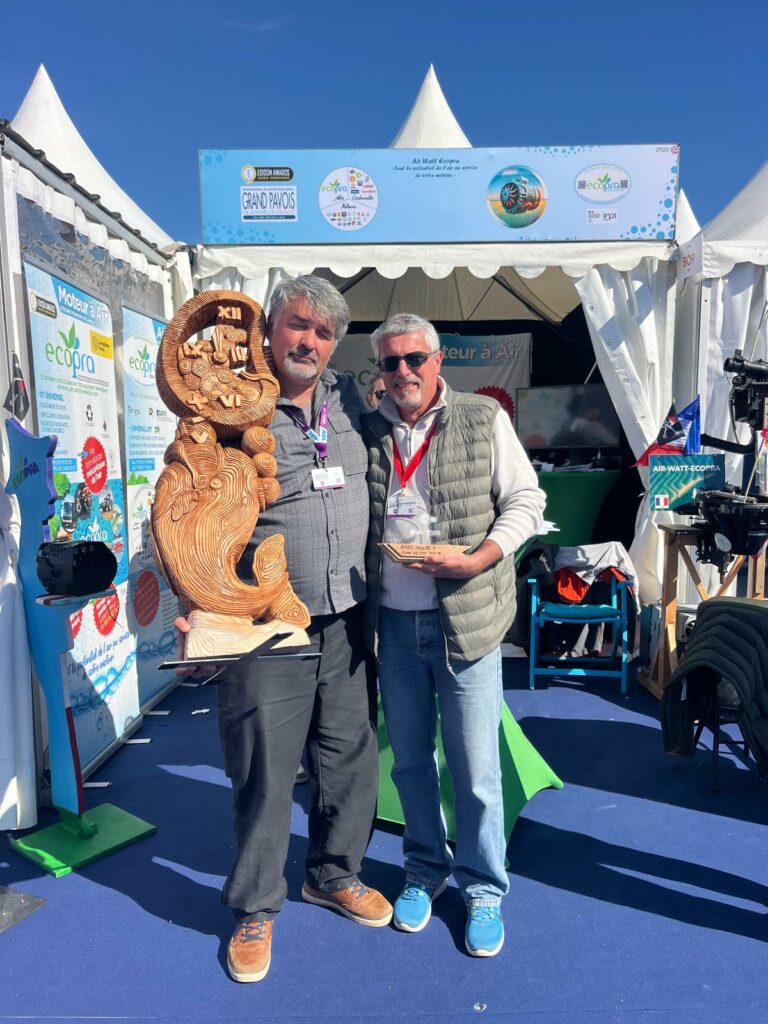 Christope Chausse et Hervé Dumartin au salon nautique du Grand Pavois en 2024.